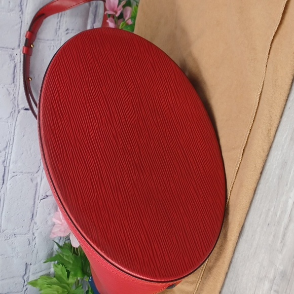 Louis Vuitton Cluny Red Epi Leather Shoulder Bag - Picture 8 of 16